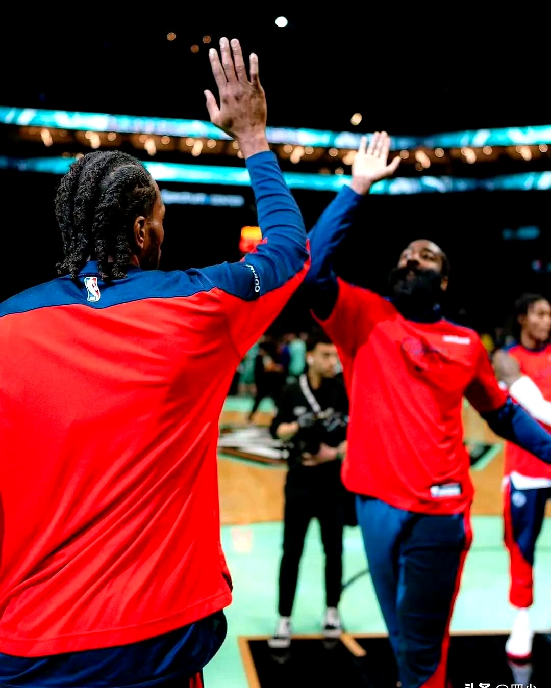 全明星赛加时末段再迎强敌,多特蒙德主帅复盘,主帅态度——球迷炸锅,临场指挥获称赞(多特蒙德首发) 全明星赛加时末段再迎强敌,多特蒙德主帅复盘,主帅态度——球迷炸锅,临场指挥获称赞(多特蒙德首发)